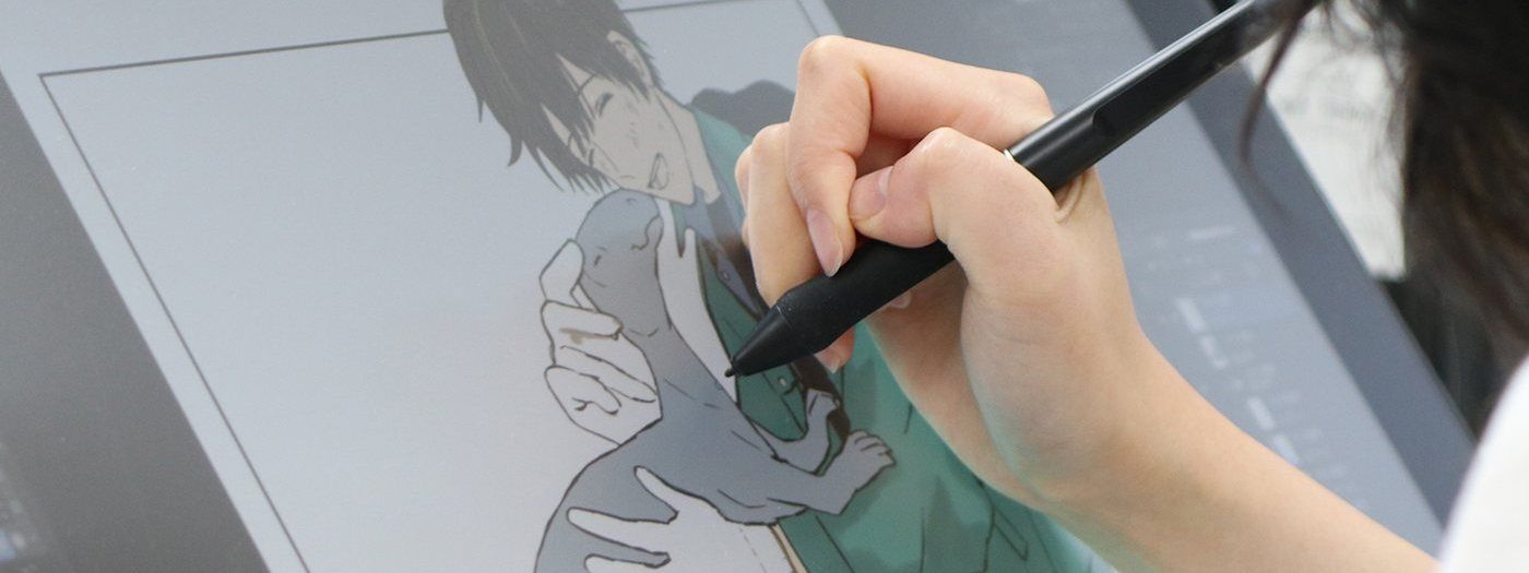 液晶タブレットでイラストを描く手元